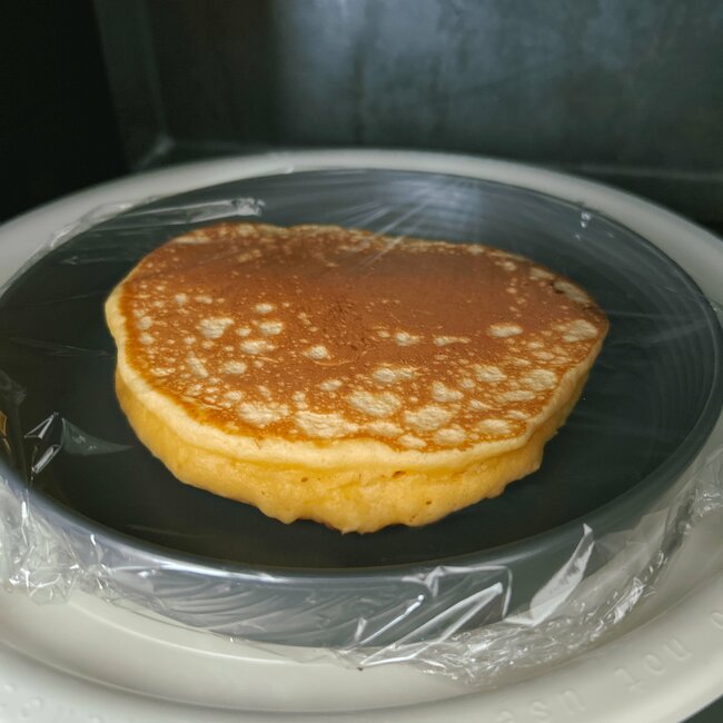 待って、220円に見えないよ…！ダイソーで見つけた「IKEAにありそうな食器」北欧風がオシャレで、何をのせてもカフェっぽくなる！