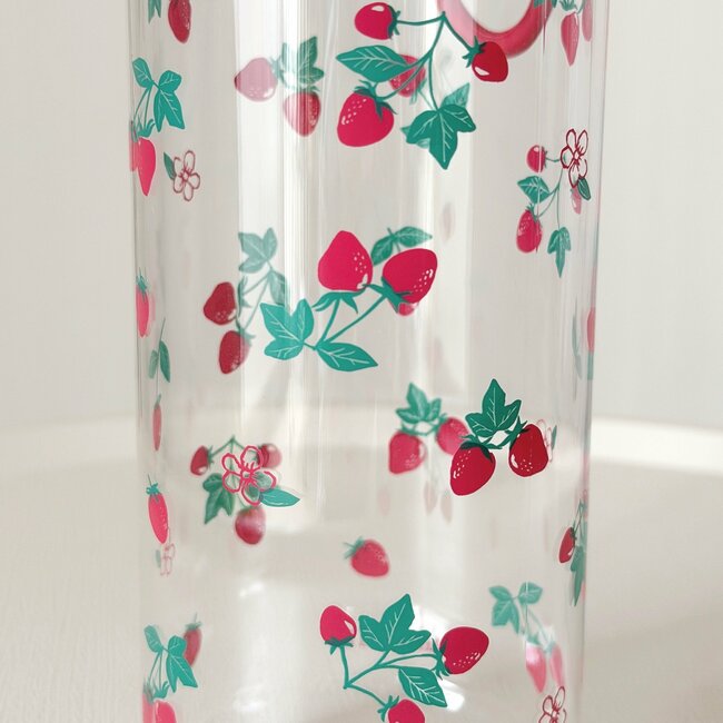水を飲む量が増えました！アフタヌーンティーの「華やかボトル」イチゴ柄が可愛すぎる！《購入レビュー》