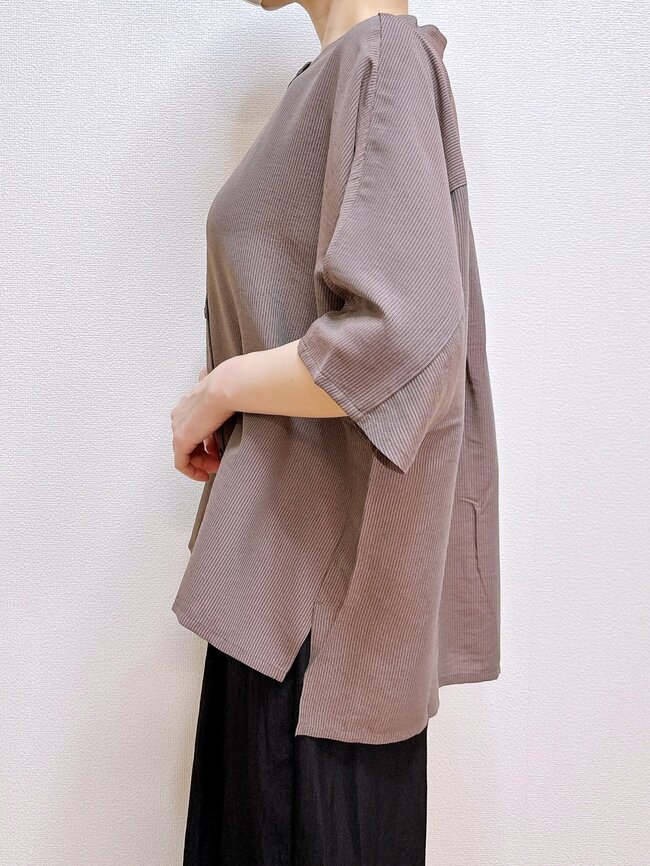 「夏服すべてこのシリーズにしたい」「すごく涼しくて着やすい」無印良品の“ふんわりブラウス”さらさらな着心地がやみつきになる！「ゆったりだけどスッキリ着られる」《購入レビュー》