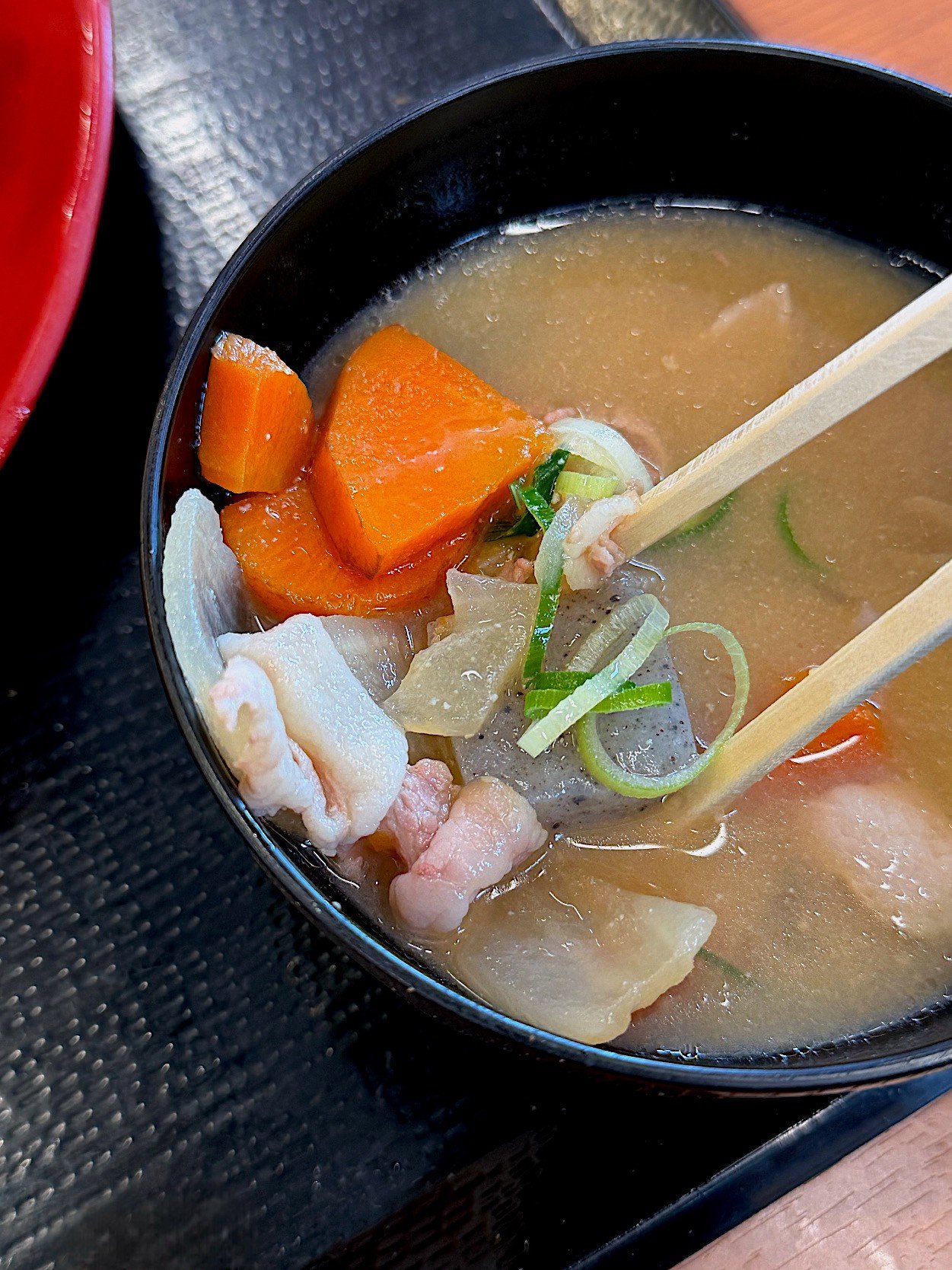 「ものすごい量の揚げ物」「お腹いっぱい苦しい」かつやの“ボリューム満点メニュー”食べ応えがスゴすぎる！「しっかり食べれて大満足」