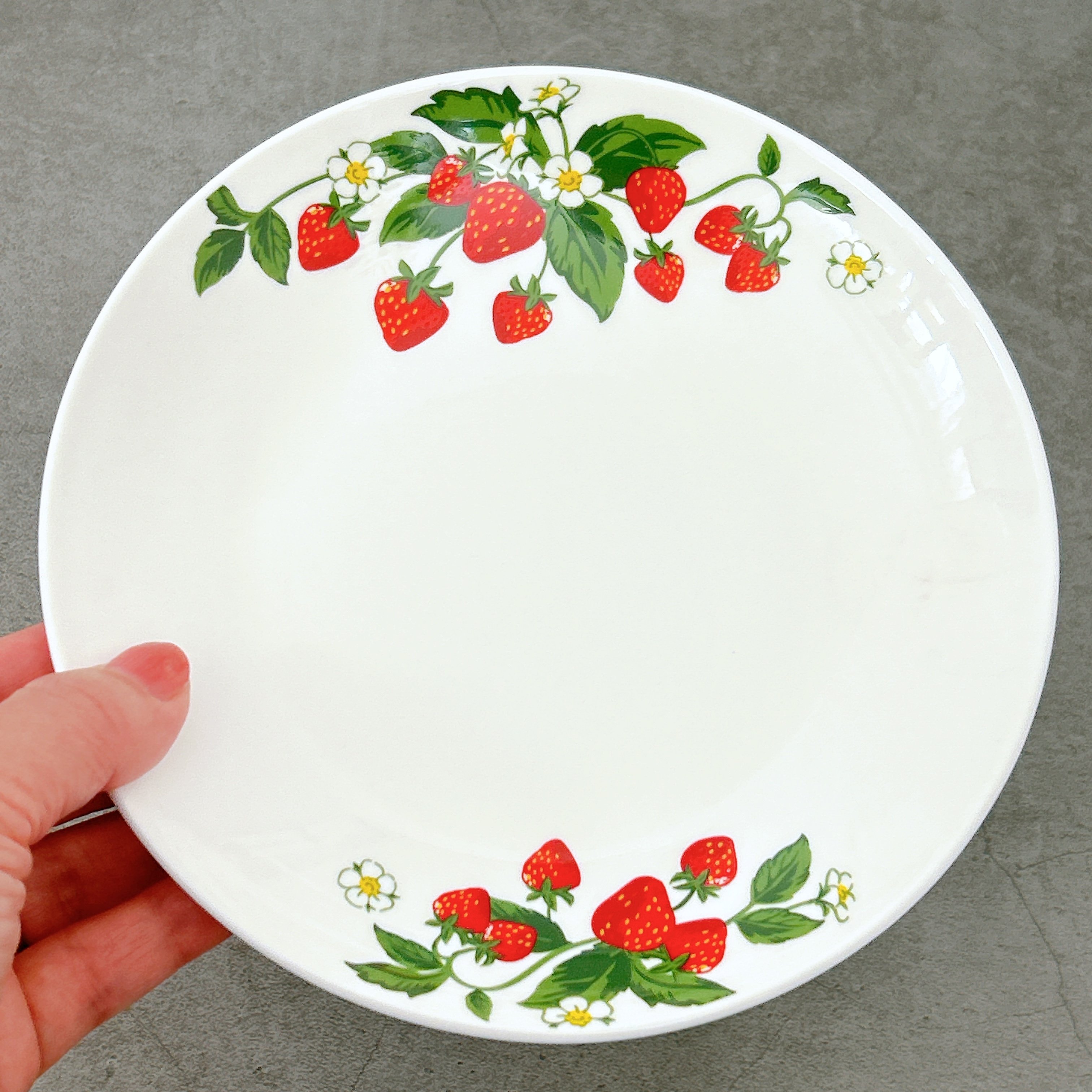 思わずまとめ買いした…！セリアの「昭和レトロな食器」純喫茶みたいで可愛すぎる！