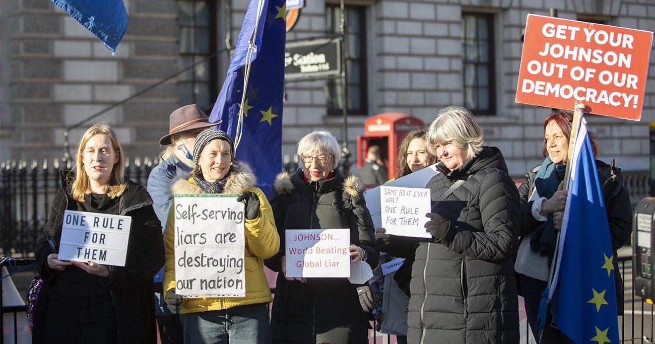 オミクロンは意外に早く収束？ 英国で見えてきた希望の光