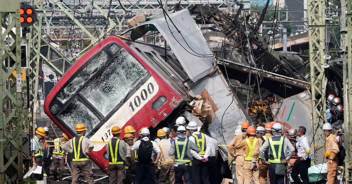 京急脱線事故の教訓 乗客脱出を困難にした日本の鉄道の 思わぬ盲点 News Amp Analysis ダイヤモンド オンライン