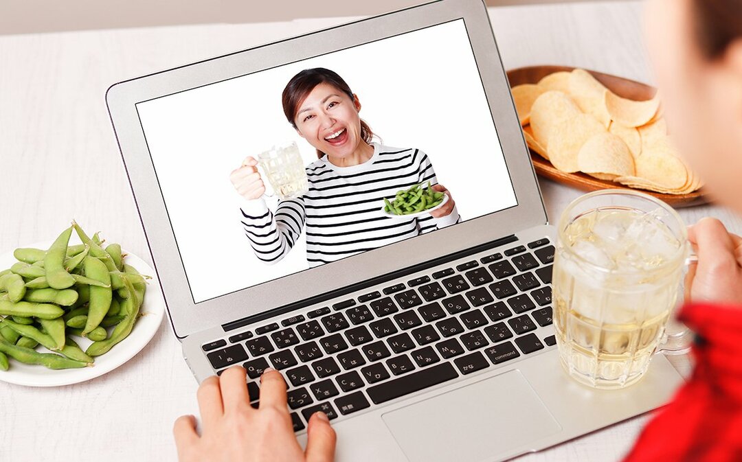 「オンライン飲み会」からスッと抜けるには? リモート疲れが生んだ変な発明