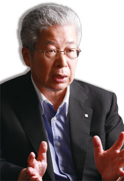 ユニー社長 前村哲路<br />グループ内のシナジー高め<br />激しい価格競争に打ち勝つ