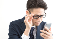 30代でも「スマホ老眼」に！急増する目の病気の正体