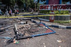 インドネシア・サッカー場惨事、警察対応に問題も