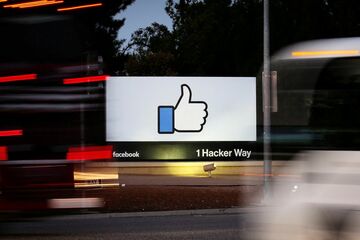 フェイスブック、陰謀論「Qアノン」のグループやページを禁止へ