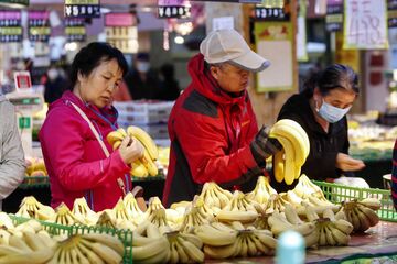 中国に迫る少子高齢化、経済で米国超えの夢にも影