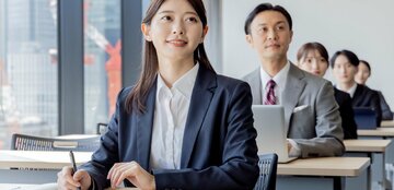 人事必見【企業研修トレンド白書2026】1000万件のデータが明かす人材育成の「4本柱」と研修担当者の工数を削減する「設計戦略」