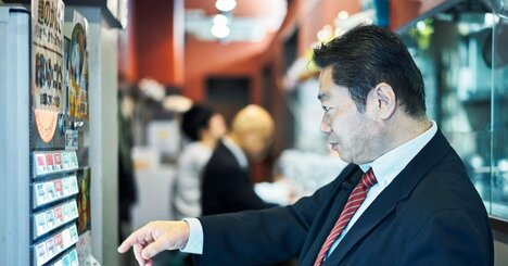 「割り込むんじゃねえよ！」食券の販売機から微妙に離れている人に怒られた→並んでいるとは思わなかったけど…何と言う？