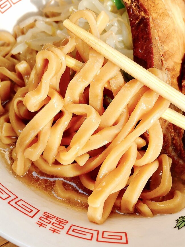 油の量にビビった…!セブンの“お家でつくる二郎系ラーメン”食べ応えがスゴすぎるよ!「二郎好きを落としにきたな」「これは頭ひとつ抜けてますね」
