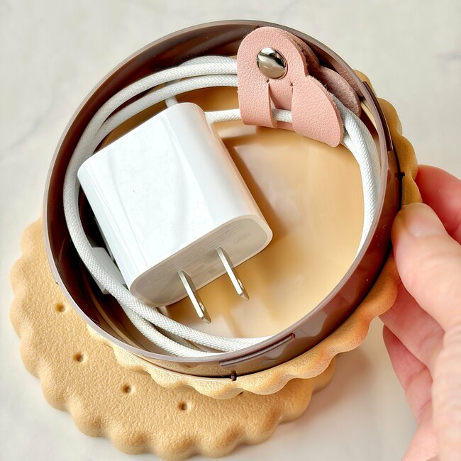 「絶対ほしかったやつ」店舗で見つけたらラッキー！カルディの“お菓子みたいな小物入れ”が可愛すぎる！「買えてよかった」「チョコレート部分も再現」