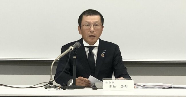 9月21日に行われた損保協会長会見で話す新納啓介会長　Photo by Akio Fujita