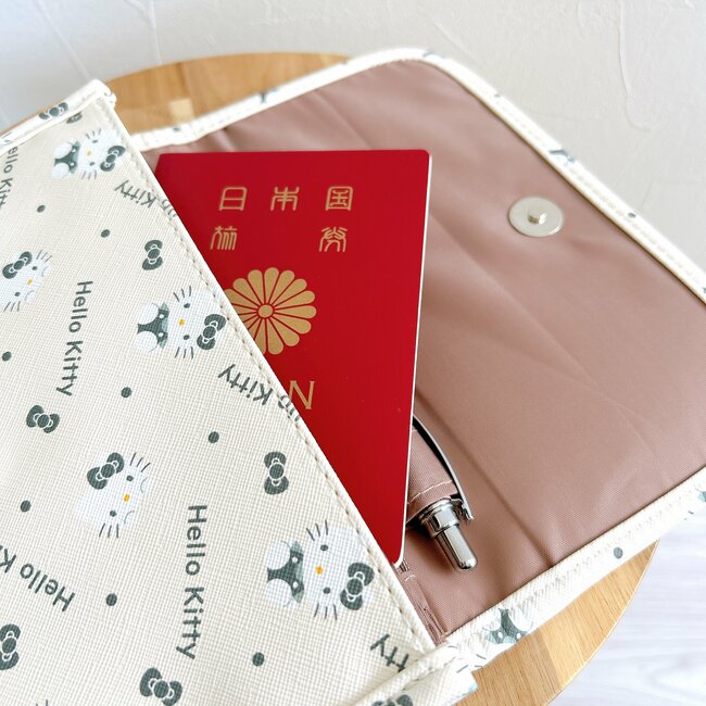 カードや診察券が27枚も入った…！しまむら×サンリオの「大人かわいい仕分けポーチ」財布代わりにもなって天才すぎる！