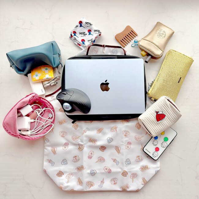 2Lペットボトルが6本も入った!コメダ珈琲の“自立するエコバッグ”大容量だしガバッと開いて使いやすい!「買ってよかった」「かわいいよな」