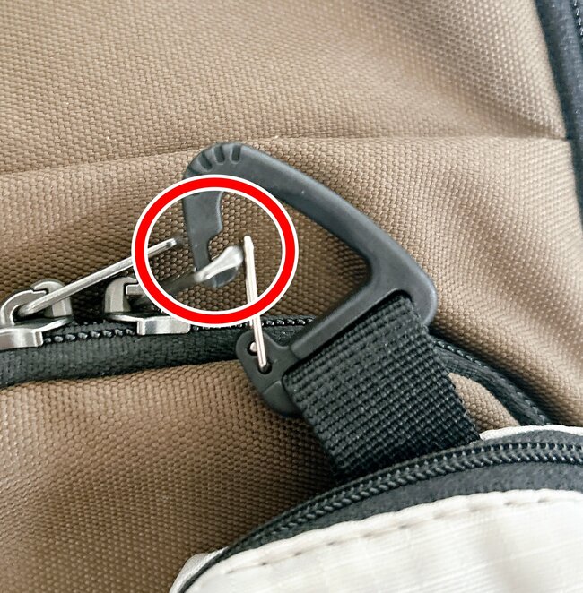 ミニ財布にちょうどいい…！セリアの「ミニチュアみたいなポーチ」ガバッと開いて取り出し楽ちんです！