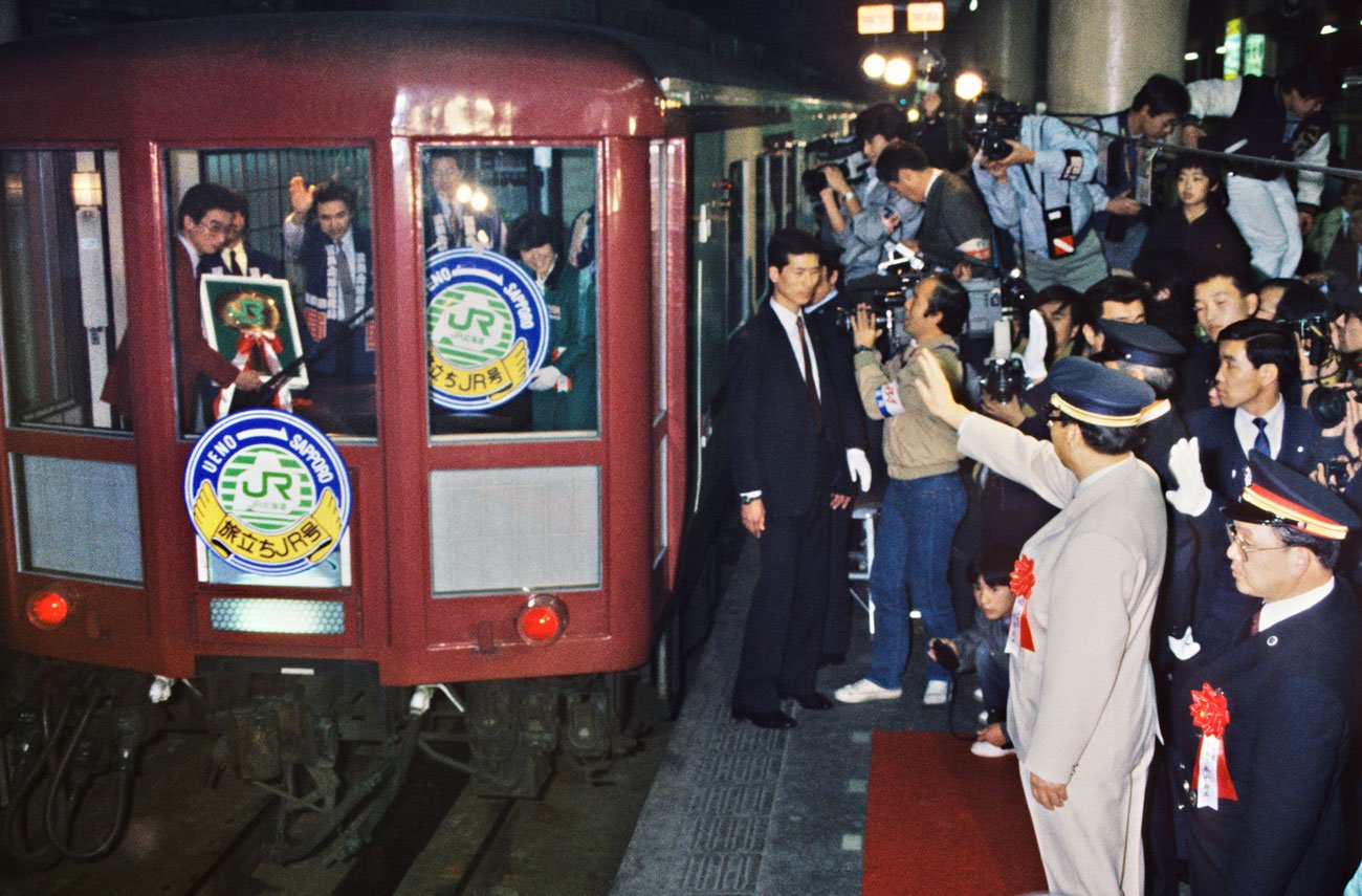 JR発足の記念列車「旅立ちJR号」