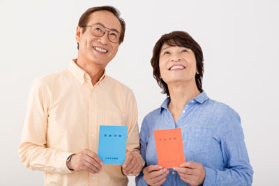 年金は70歳受給開始にすると42%も増えるが、落とし穴も!