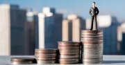 年収が高い会社ランキング2024【従業員の平均年齢40代前半・トップ5】150万円アップで伊藤忠を逆転したのは?