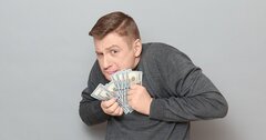 「お金にセコい人」と「気前がいい人」人生の収支はどっちが得か？