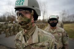 コロナで就職難、世界で増える軍の入隊志願者