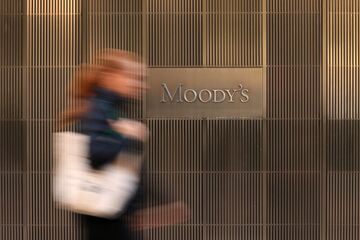 米銀の問題なお続く、格下げが警鐘に