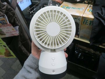 花粉も細菌もキャッチ！ 卓上利用できるUSB空気清浄機