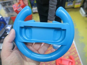 SwitchのJoy-Con用グリップが2セットで1650円