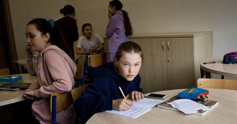 ウクライナ難民でパンク寸前、ポーランドの学校