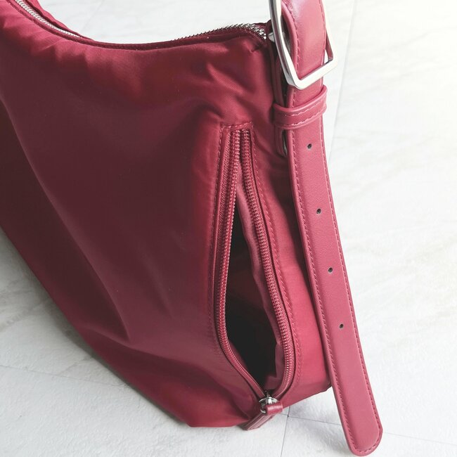 「購入して大正解でした！」GUの“大容量バッグ”オシャレなのにノートPCまで入って収納力すごい！「お出かけには欠かせません」「高見え！サイズ感も良し！」