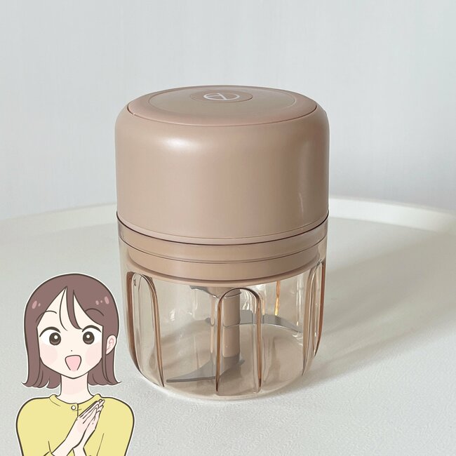 「買って大正解です」「料理が楽になった」3COINSの“電動みじん切りグッズ”コードがないからサッと使えて便利！「音は静かだし、すぐにみじん切りにしてくれる」