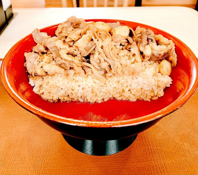 「すき家の丼のなかで1番好き」「うますぎて泣いた」すき家の“よくばりメニュー”お肉たっぷりでご飯が見えない！「週10は食べたい」