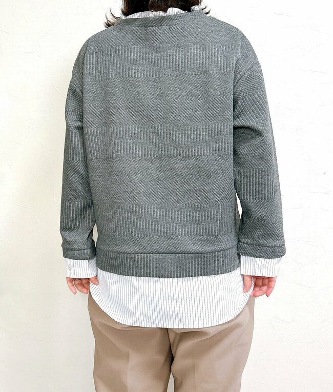 すぽんと着るだけでコーデが完成！しまむらの「1639円トップス」お尻が隠れる長さで体型カバーもバッチリ！