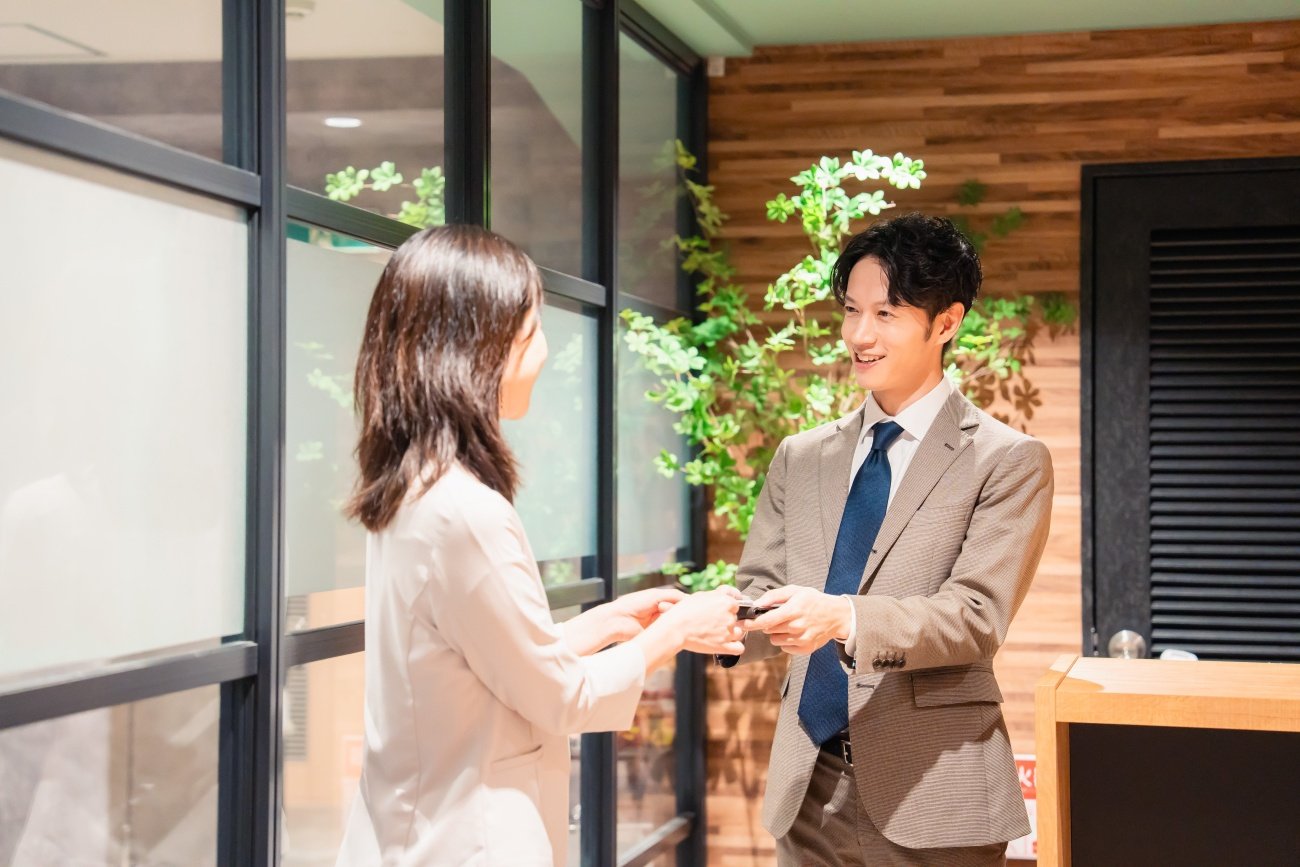 「会社の名刺」にすがる人は要注意…退職した瞬間「誰とも連絡が取れなくなる人」の残念な特徴