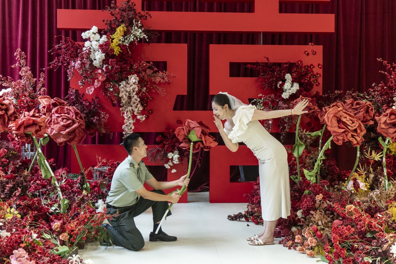 中国の「映える」婚姻登記所、少子化問題の打開策に？