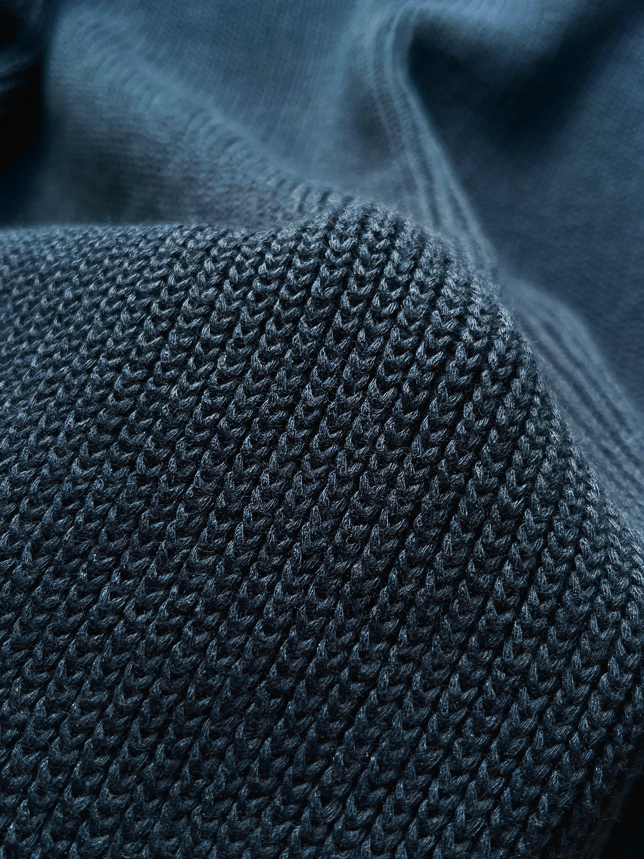 「形がめっちゃ可愛く、高見えします」GUの“楽ちんニット”上半身をまるっとカバーできて嬉しい「ヘビロテまちがいなし」「2色買いした」