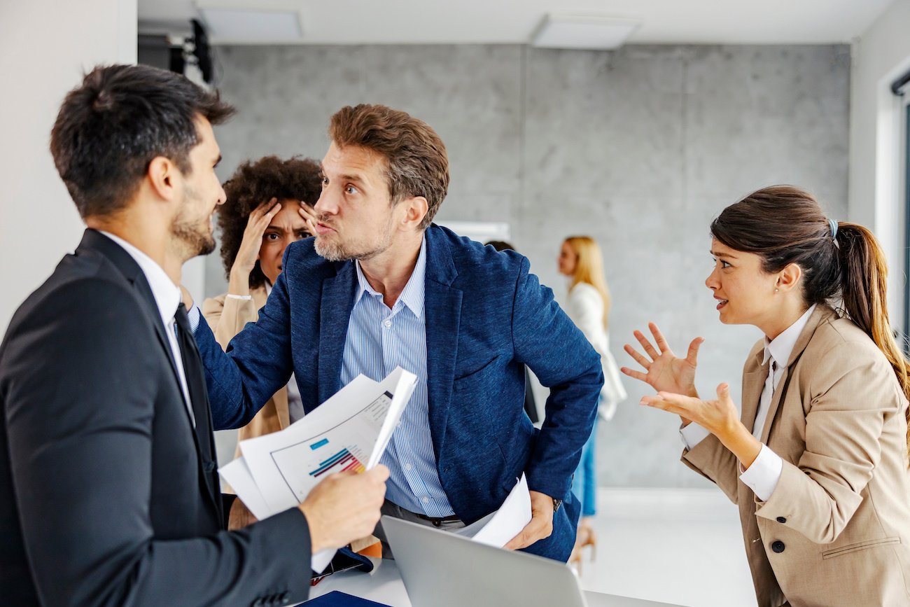 【精神科医が教える】批判されてもカッとならない!「耳の痛い言葉」をプラスに活かす方法