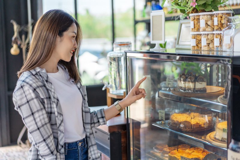 育ちがいい人が買い物中に決してやらないこと