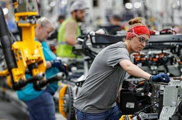 EV需要増に追いつかず 泥縄式の米自動車メーカー