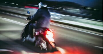 「ビジネスパートナーが怪しい」尾行調査したベテラン探偵3人をまいたバイク男の正体