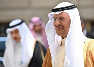 サウジ、100万バレル自主減産へ　OPECプラス会合