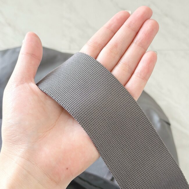 「店舗で見て即決」「3色手に入れました」ユニクロUの“収納力たっぷりショルダー”に「購入して本当によかった」「どんな服にも合わせやすい」の声《購入レビュー》