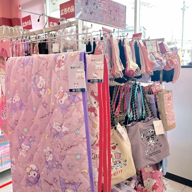 待って、しまむらヤバイ…!キティちゃんになれる「ふわふわトップス」がレトロかわいい!寒さ対策にもぴったりです!
