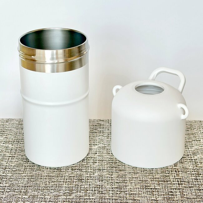 8時間経っても飲み物が冷たい…!ニトリの“手ぶらで持てるペットボトルホルダー”が優秀すぎる!「1日中冷たいまま飲むことができました」「長時間ひんやり続くのでいい!」