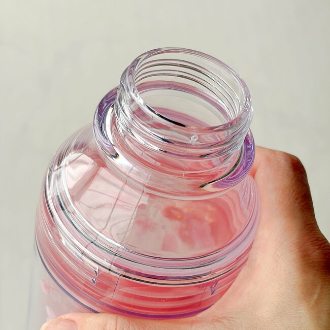 「可愛すぎる〜！」「やっぱ買っちゃう」スタバの“きらきら輝くボトル”桜の花だらけでテンション上がる！「めっちゃ可愛いくてお気に入り」