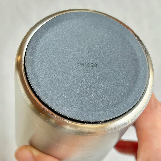 「氷が朝になっても溶けてない」無印良品の“天才タンブラー”缶ビールが最後まで冷え冷えです!「毎晩愛用してます」「家族のも購入しました」