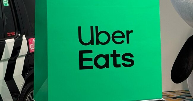 ウーバーイーツが「サブスクなら配達・サービス料無料」へ、韓国発の新顔ロケットナウの「お店と同じ価格」に対抗…フードデリバリー業界“消耗戦再開”の舞台裏