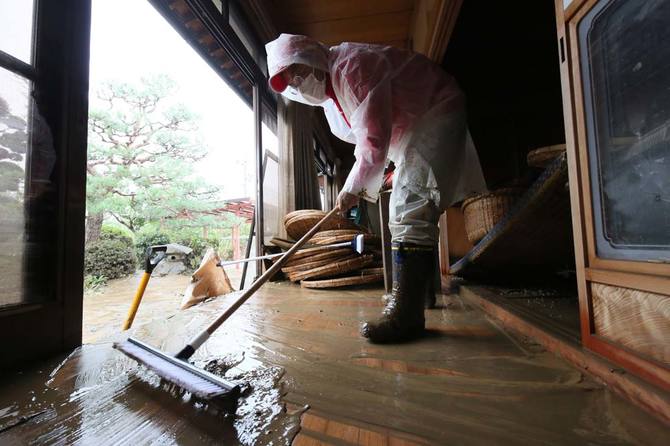 台風19号によって長野市穂保地区で浸水被害を受けた民家の様子