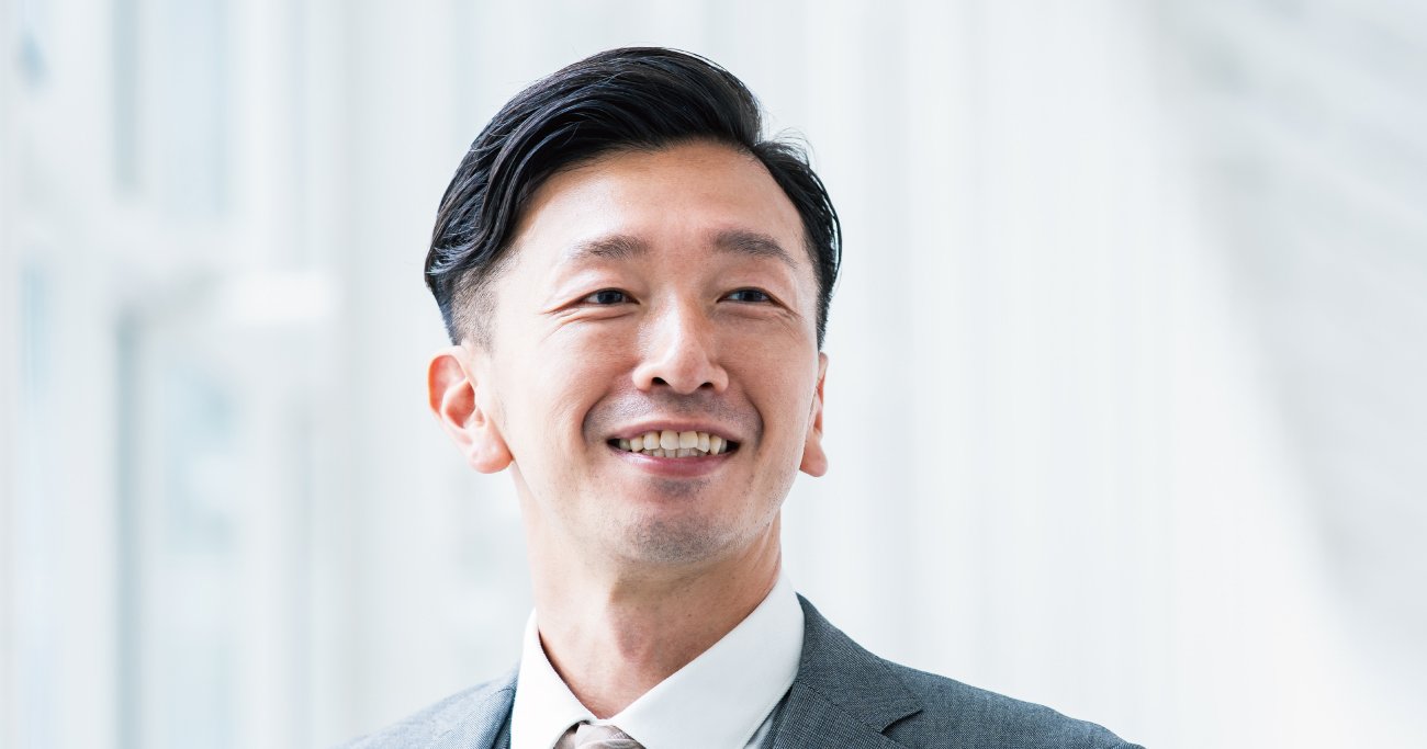 笑顔のビジネスパーソン